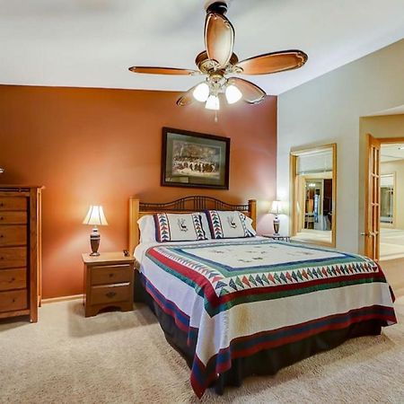 Brown Family Condo For Families Golf Trips And Girls Getaways Wisconsin Dells Esterno foto