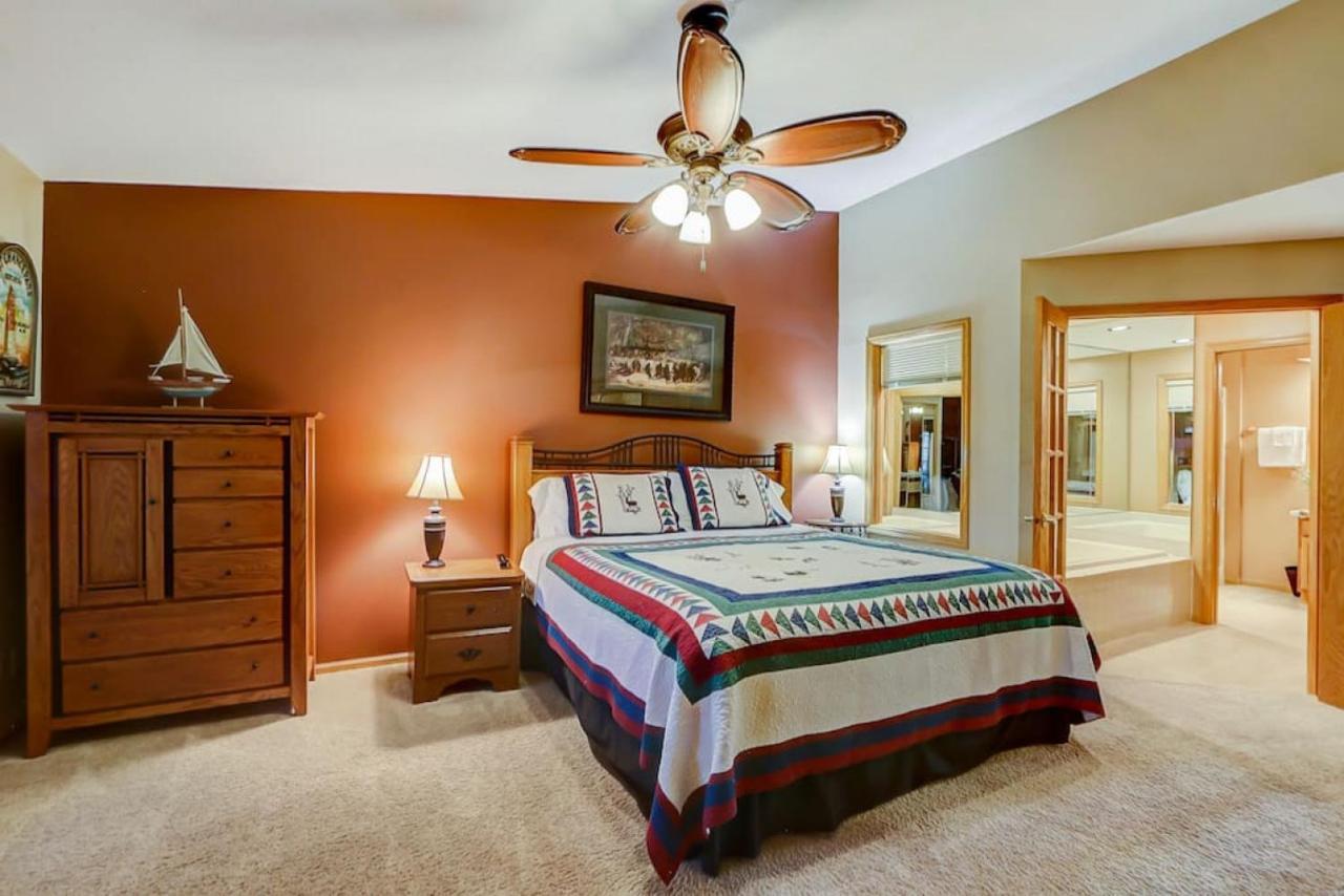 Brown Family Condo For Families Golf Trips And Girls Getaways Wisconsin Dells Esterno foto