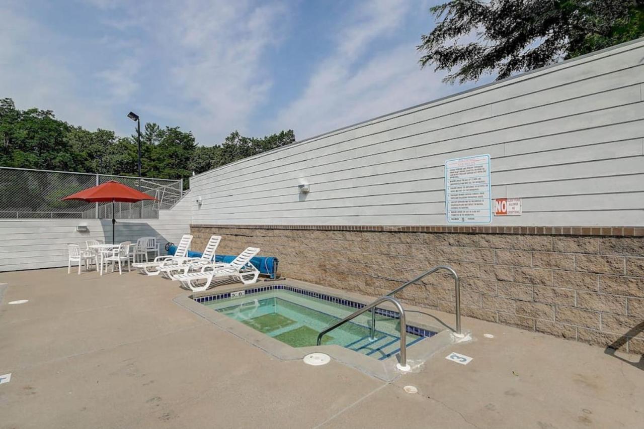 Brown Family Condo For Families Golf Trips And Girls Getaways Wisconsin Dells Esterno foto