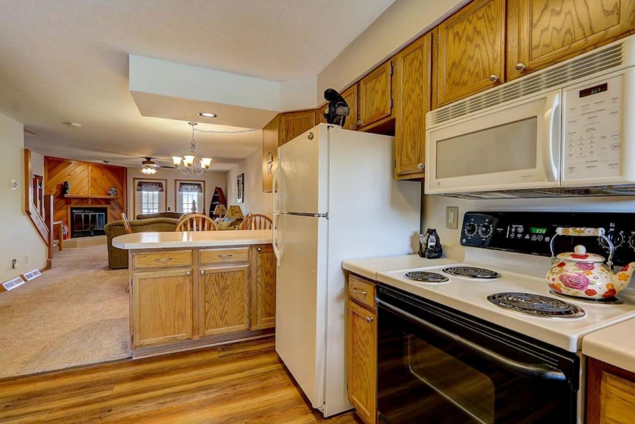 Brown Family Condo For Families Golf Trips And Girls Getaways Wisconsin Dells Esterno foto