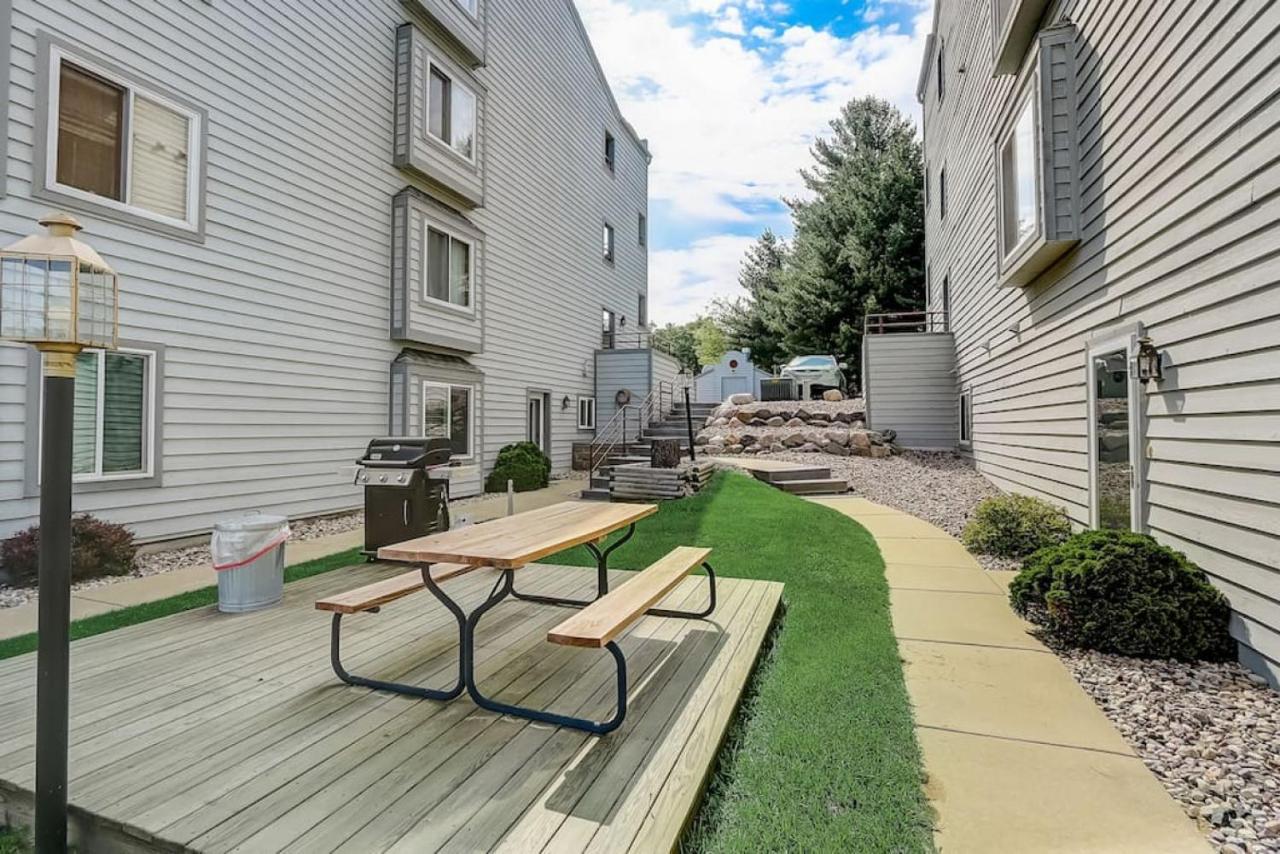 Brown Family Condo For Families Golf Trips And Girls Getaways Wisconsin Dells Esterno foto