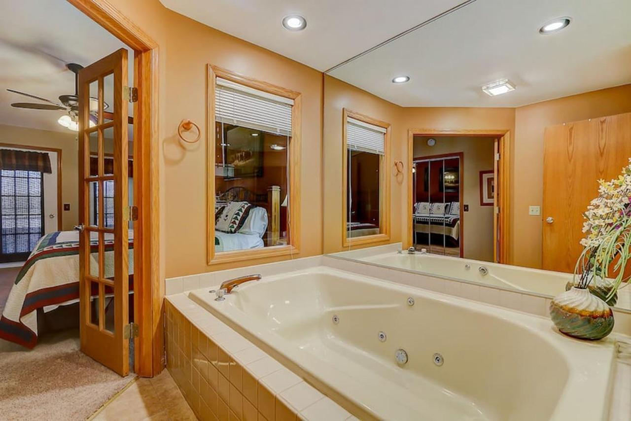 Brown Family Condo For Families Golf Trips And Girls Getaways Wisconsin Dells Esterno foto