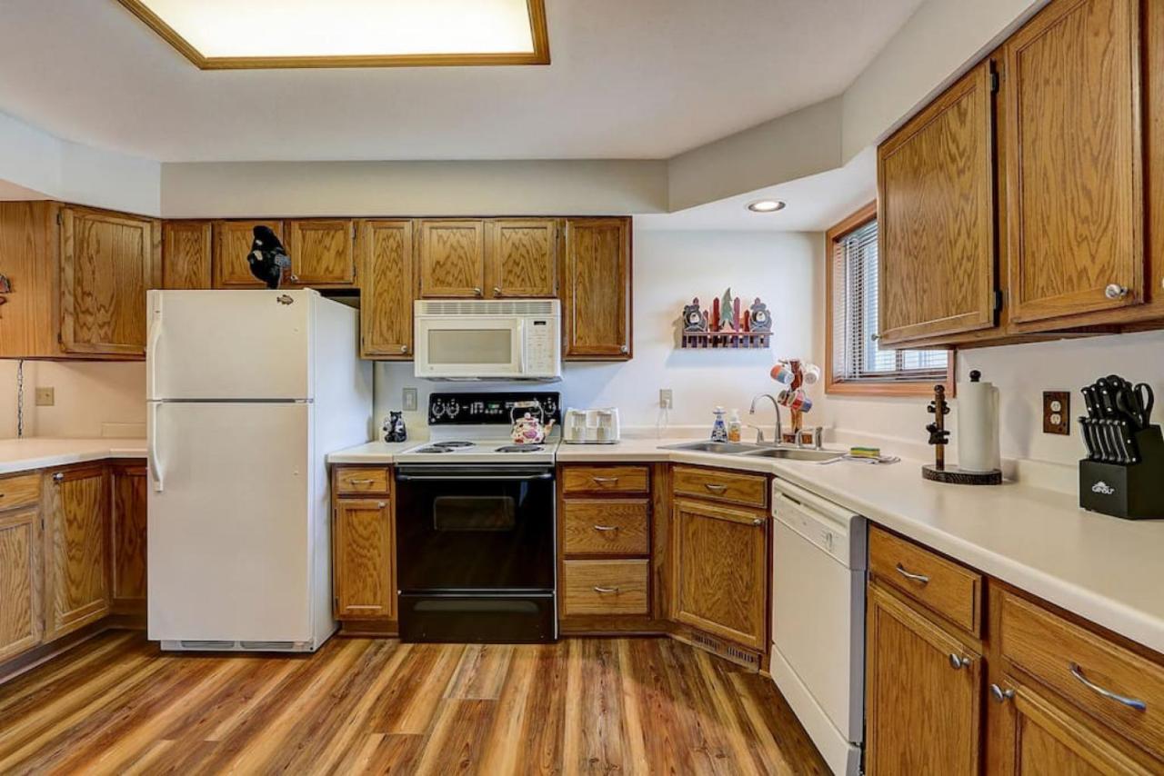 Brown Family Condo For Families Golf Trips And Girls Getaways Wisconsin Dells Esterno foto
