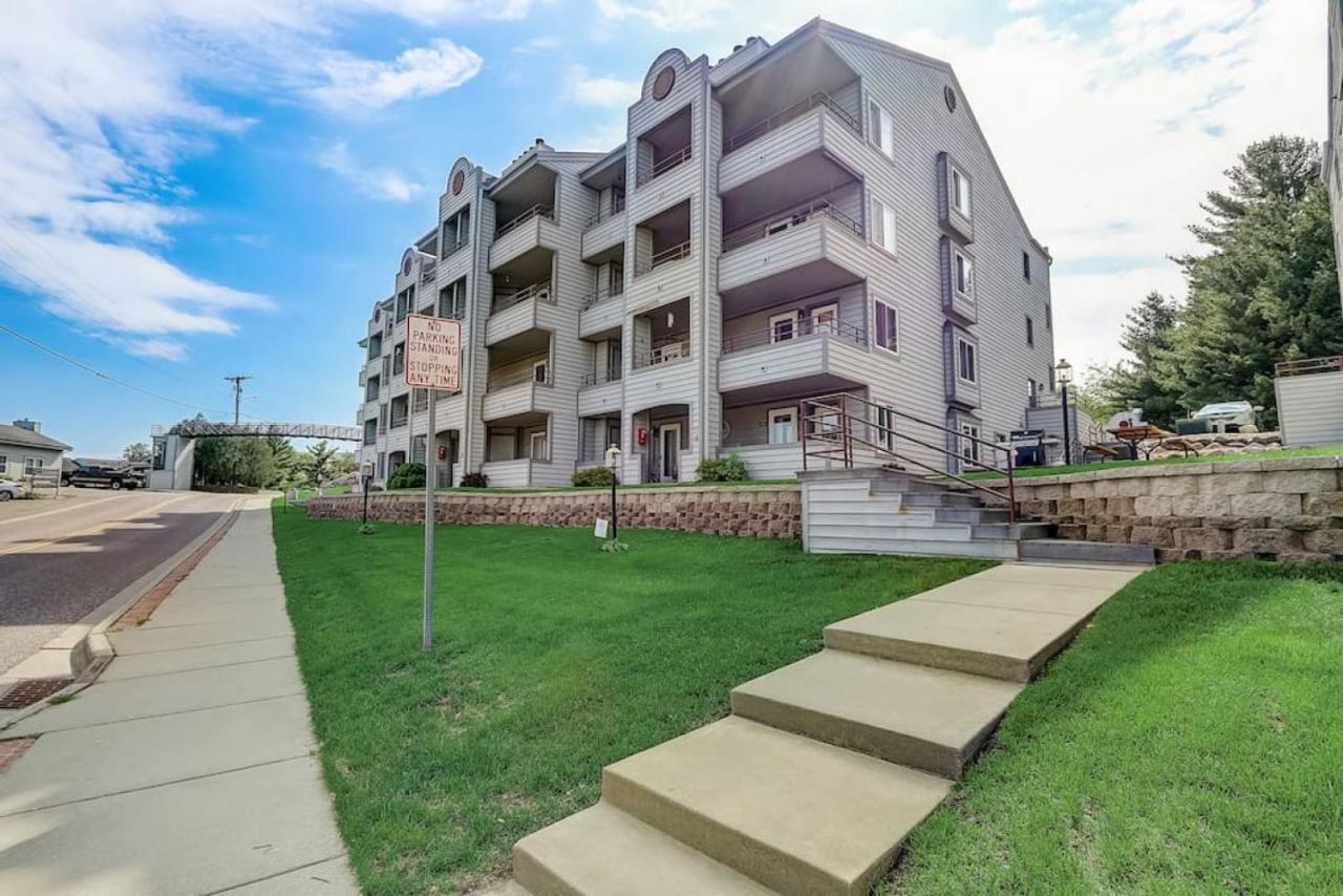 Brown Family Condo For Families Golf Trips And Girls Getaways Wisconsin Dells Esterno foto