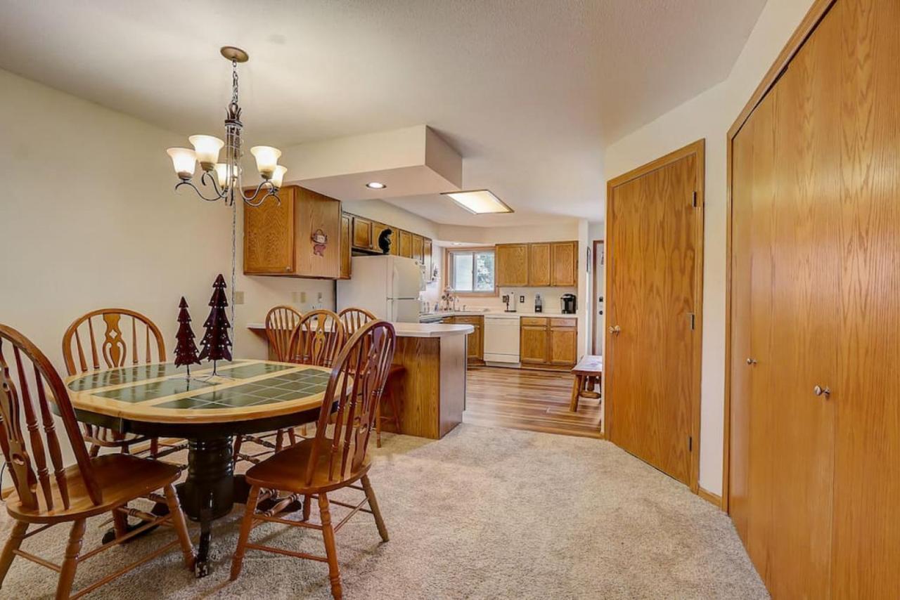 Brown Family Condo For Families Golf Trips And Girls Getaways Wisconsin Dells Esterno foto